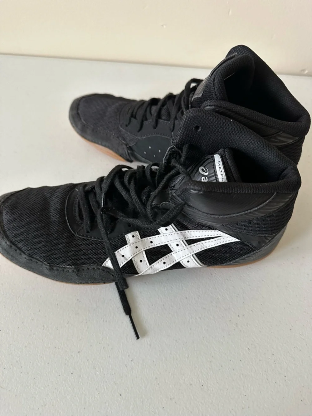 ASICS Men's Black High-Top Athletic Sneakers size 7.5, pre owned excellent